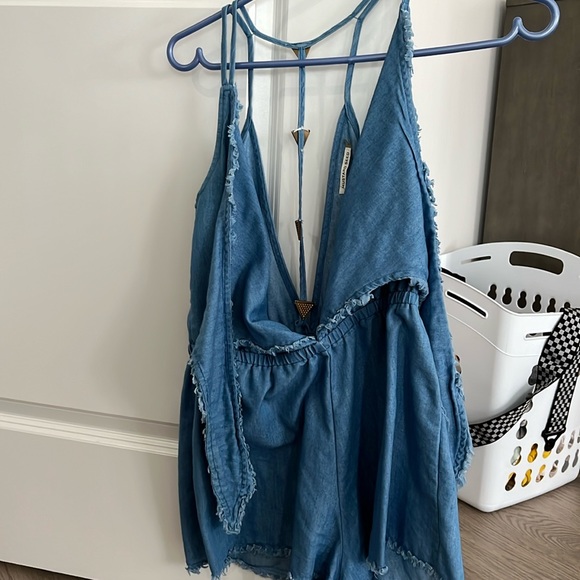 Woman’s romper - Picture 2 of 3